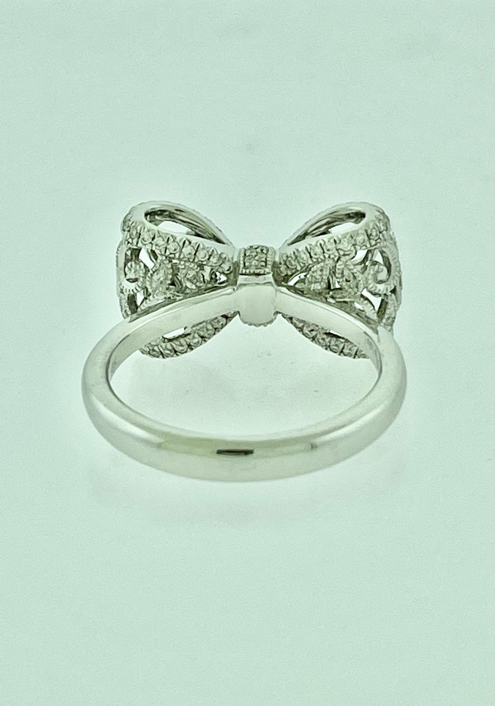 18K White Gold Bow Ring outlets 6